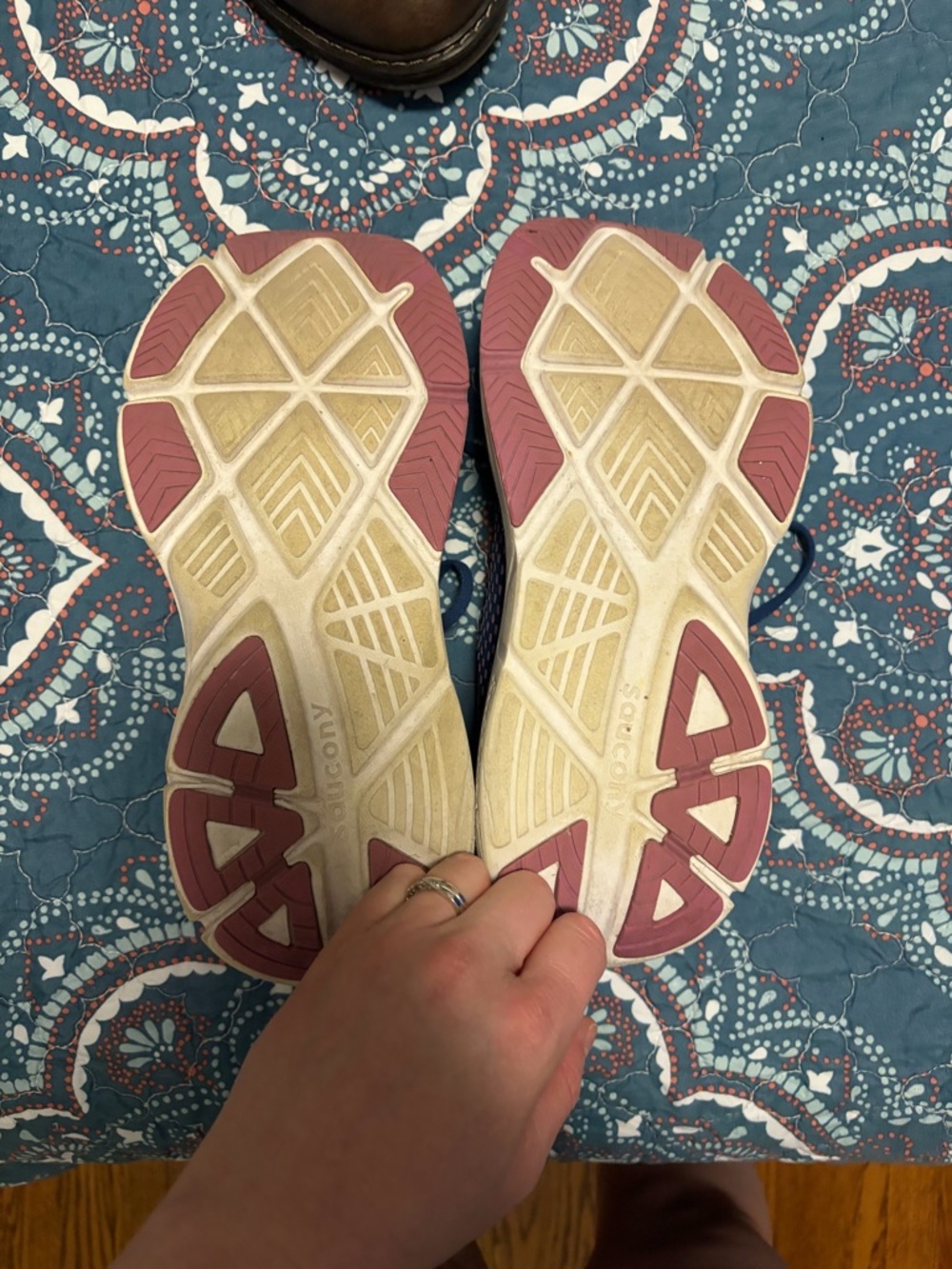 Saucony Swift 6 Athletic Shoes Pink and Blue Outsoles